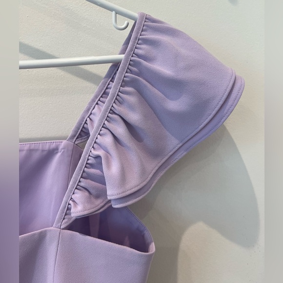 Alice + Olivia Celestia Flutter Sleeve Cropped Top In Lavender Size 8 - Picture 5 of 11